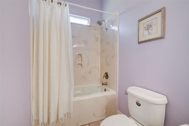 108 Buffalo Trail, Lake Jackson, TX 77566