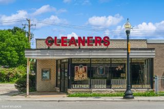 6124 W Irving Park Road, Chicago, IL 60634