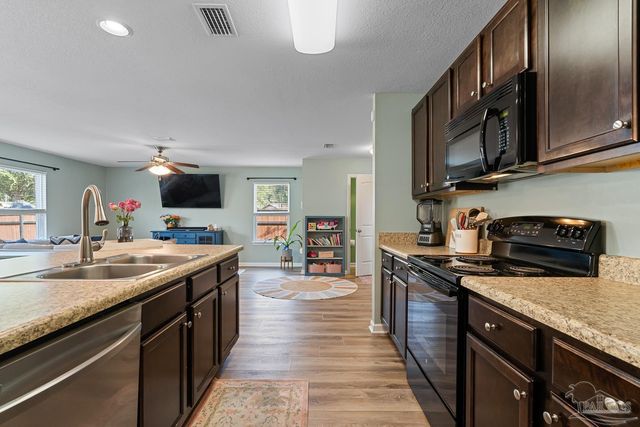 5905 Little Leaf Ct, Milton, FL 32570