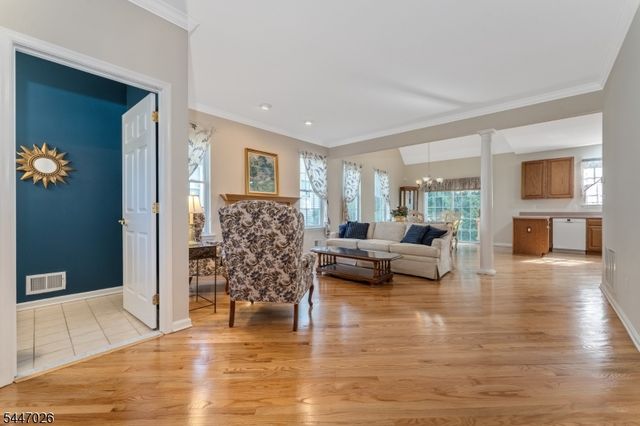 26 Indian Plantation St, Raritan Twp., NJ 08822