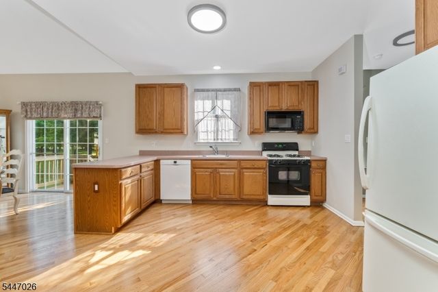 26 Indian Plantation St, Raritan Twp., NJ 08822
