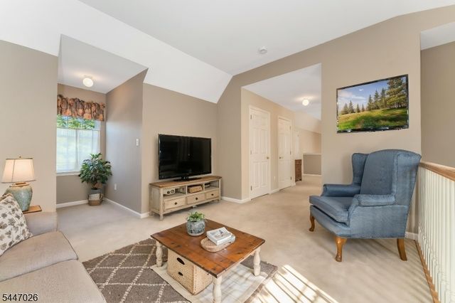 26 Indian Plantation St, Raritan Twp., NJ 08822
