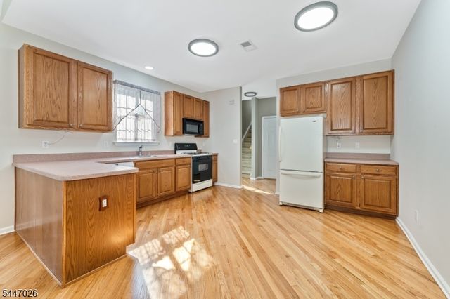 26 Indian Plantation St, Raritan Twp., NJ 08822