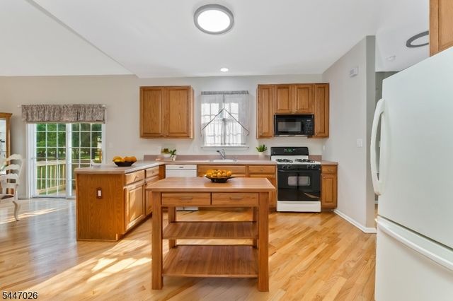 26 Indian Plantation St, Raritan Twp., NJ 08822