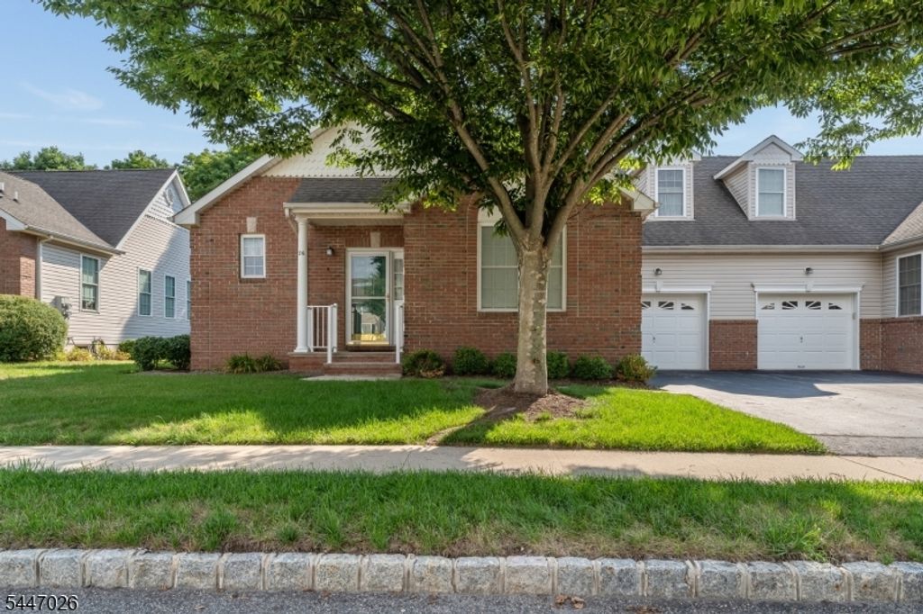 26 Indian Plantation St, Raritan Twp., NJ 08822