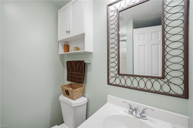 1077 Sandy Narrows CT, Virginia Beach, VA 23454