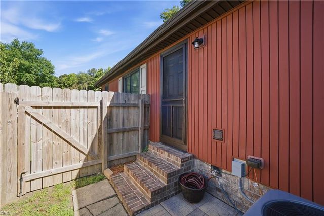 1077 Sandy Narrows CT, Virginia Beach, VA 23454