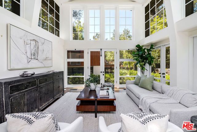 689 Brooktree Road, Santa Monica, CA 90402
