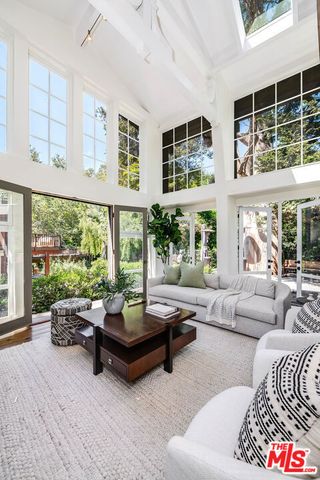 689 Brooktree Road, Santa Monica, CA 90402