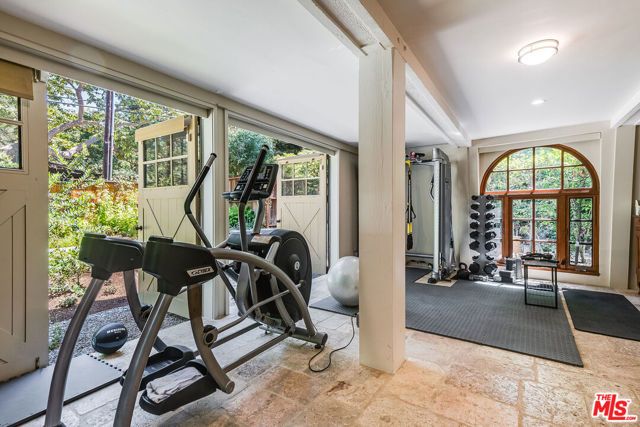 689 Brooktree Road, Santa Monica, CA 90402