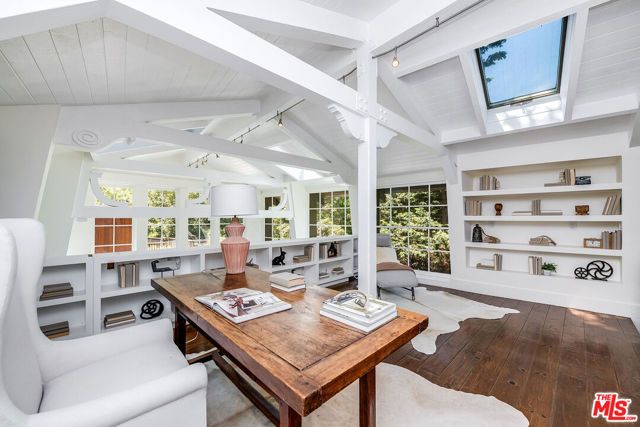 689 Brooktree Road, Santa Monica, CA 90402