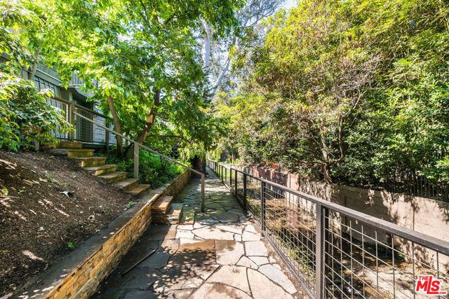 689 Brooktree Road, Santa Monica, CA 90402