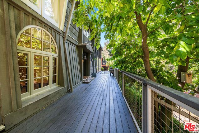 689 Brooktree Road, Santa Monica, CA 90402