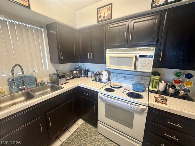 2725 South Nellis Boulevard 2074, Las Vegas, NV 89121