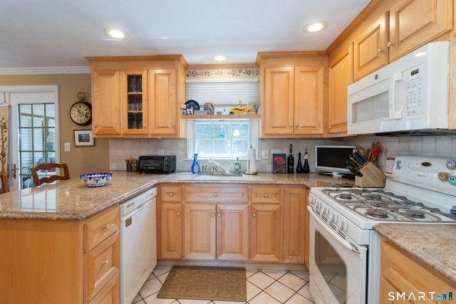 39 Candlewood Road, Milford, CT 06461