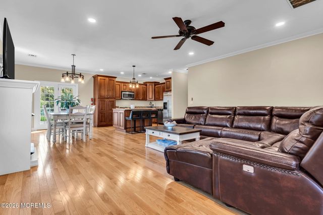 90 Saint Peters Place, Keyport, NJ 07735