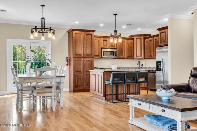 90 Saint Peters Place, Keyport, NJ 07735