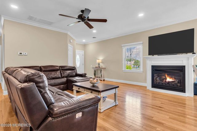 90 Saint Peters Place, Keyport, NJ 07735