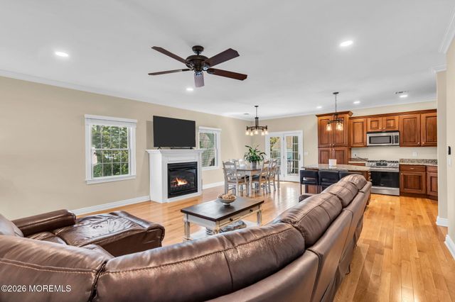 90 Saint Peters Place, Keyport, NJ 07735