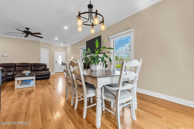 90 Saint Peters Place, Keyport, NJ 07735