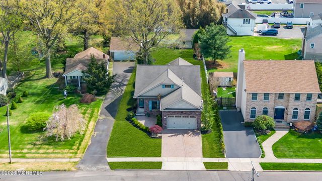 90 Saint Peters Place, Keyport, NJ 07735