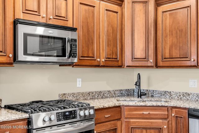 90 Saint Peters Place, Keyport, NJ 07735