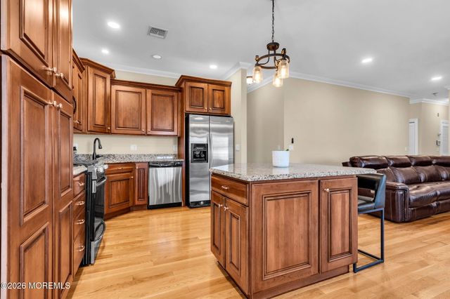 90 Saint Peters Place, Keyport, NJ 07735