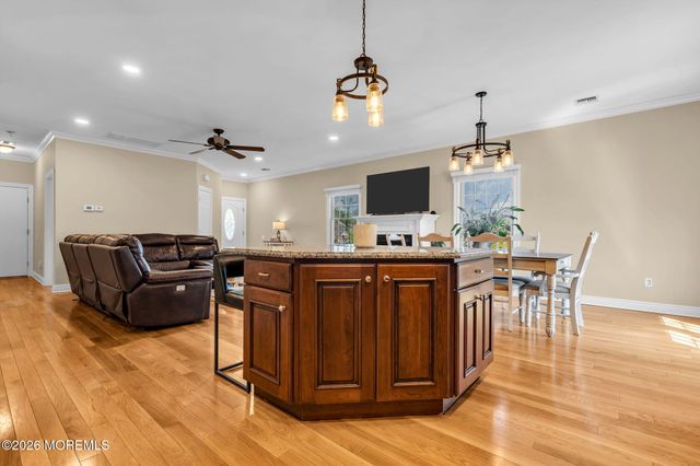 90 Saint Peters Place, Keyport, NJ 07735