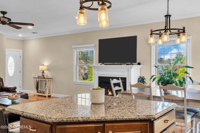 90 Saint Peters Place, Keyport, NJ 07735