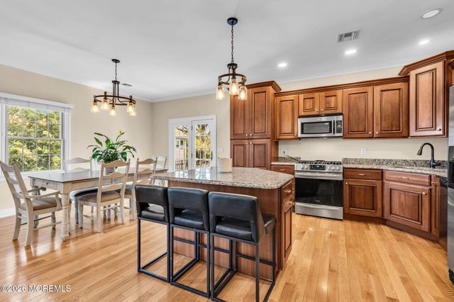 90 Saint Peters Place, Keyport, NJ 07735