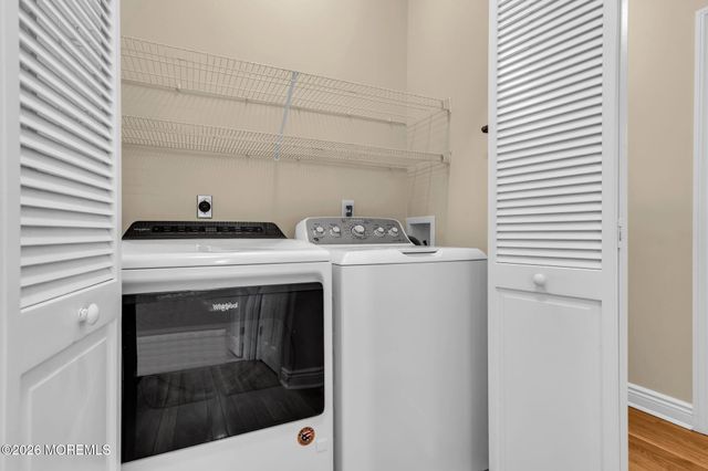 90 Saint Peters Place, Keyport, NJ 07735