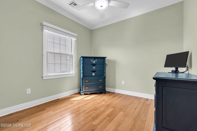 90 Saint Peters Place, Keyport, NJ 07735