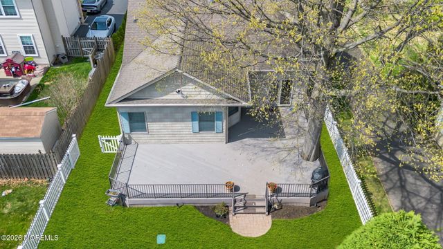 90 Saint Peters Place, Keyport, NJ 07735