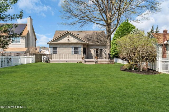 90 Saint Peters Place, Keyport, NJ 07735