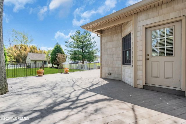 90 Saint Peters Place, Keyport, NJ 07735