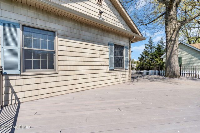 90 Saint Peters Place, Keyport, NJ 07735