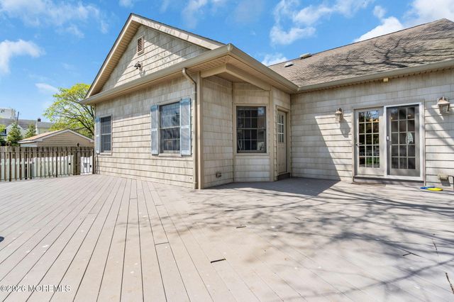 90 Saint Peters Place, Keyport, NJ 07735