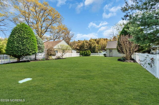 90 Saint Peters Place, Keyport, NJ 07735