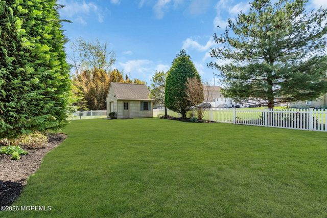 90 Saint Peters Place, Keyport, NJ 07735