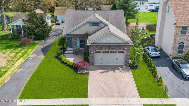 90 Saint Peters Place, Keyport, NJ 07735