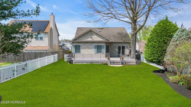 90 Saint Peters Place, Keyport, NJ 07735