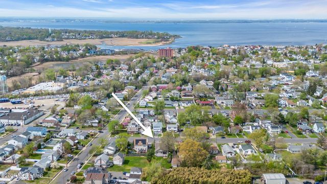 90 Saint Peters Place, Keyport, NJ 07735