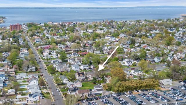 90 Saint Peters Place, Keyport, NJ 07735