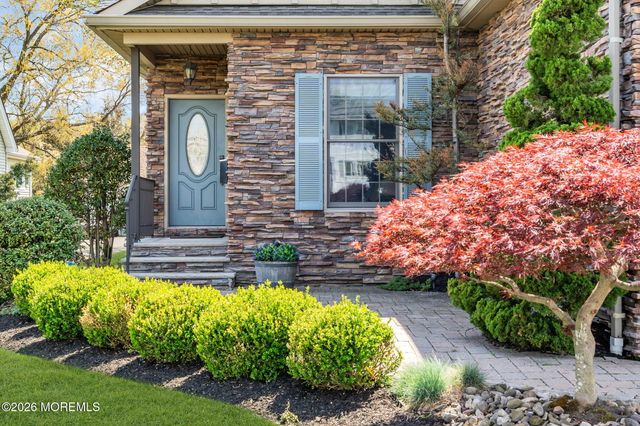 90 Saint Peters Place, Keyport, NJ 07735