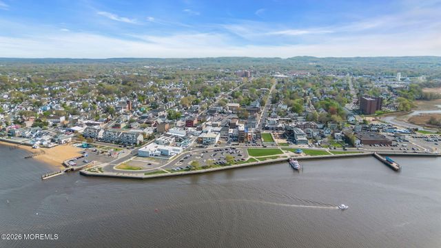 90 Saint Peters Place, Keyport, NJ 07735