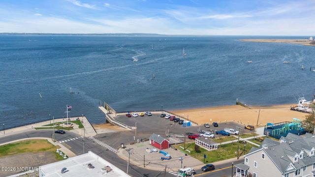 90 Saint Peters Place, Keyport, NJ 07735