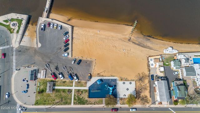 90 Saint Peters Place, Keyport, NJ 07735