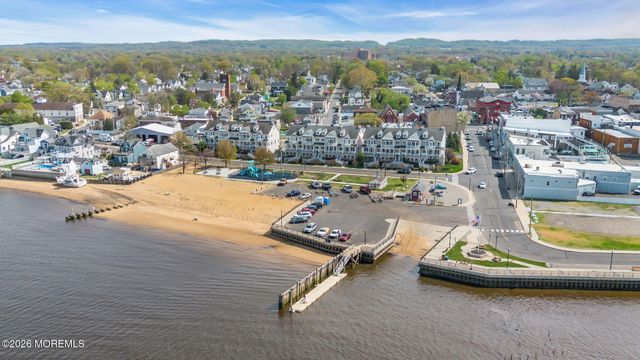 90 Saint Peters Place, Keyport, NJ 07735