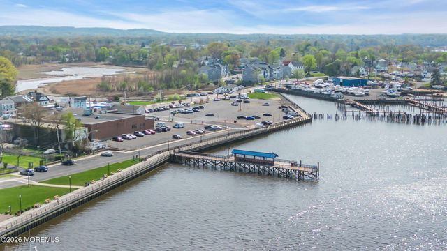 90 Saint Peters Place, Keyport, NJ 07735