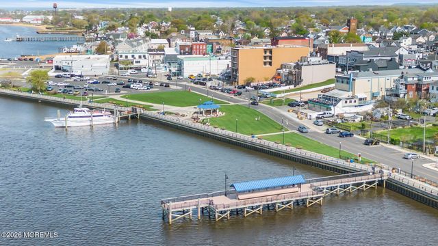 90 Saint Peters Place, Keyport, NJ 07735